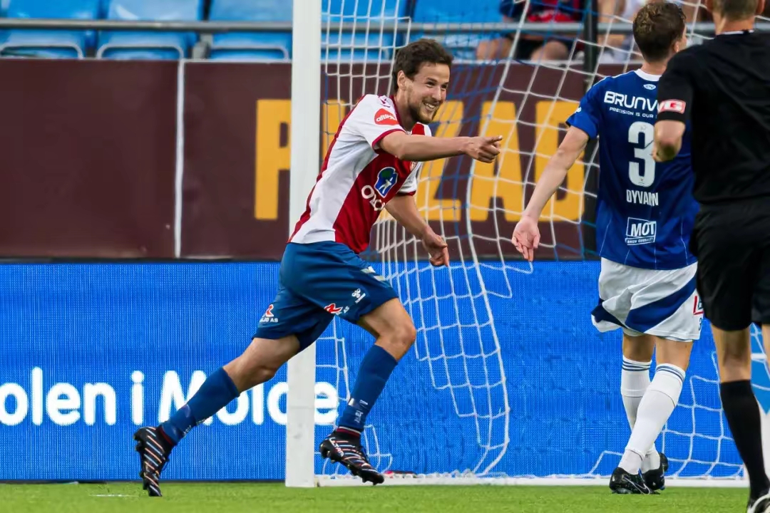 乐鱼app-关于赛地聚焦——欧超杯国际比赛日热度飙升，本菲卡造点机会，震撼外界，轮换策略成焦点的信息