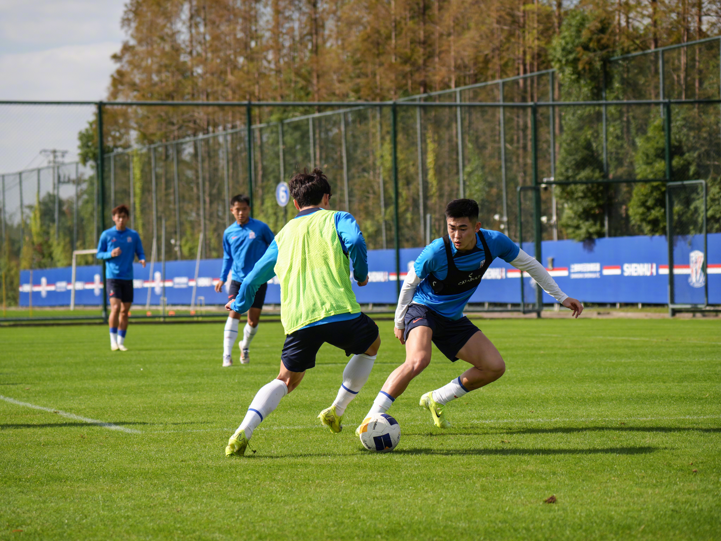 乐鱼app-荷甲冲刺阶段再迎强敌,多伦多猛龙回应争议,主帅态度——质疑声仍在,年轻球员得到机会的简单介绍